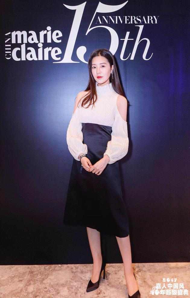 黄婉婷出席盛典尽显优雅 明年新剧"菜鸟逆袭"