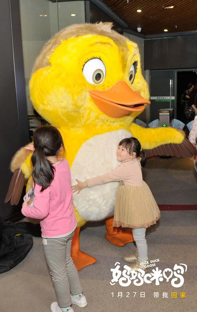 小粉丝拥抱黄淘淘