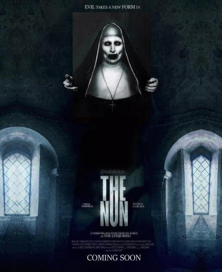 儿同样受困于恐怖事件的年轻修女依伦内(泰莎·法梅加饰)也整日活在