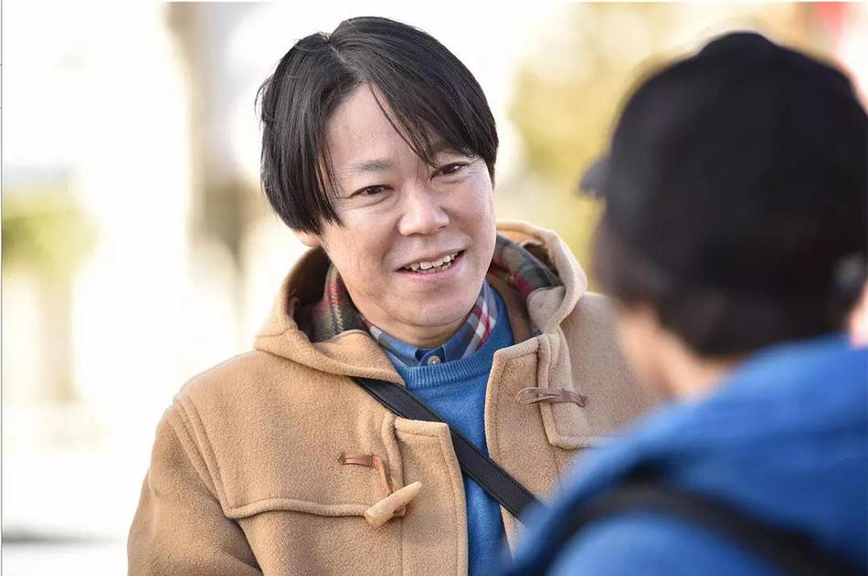 剧情:故事从少女辻泽梁香(广濑铃 饰)与老婆婆林田亚乃音(田中裕子 饰