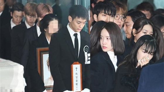 金钟铉出殡 少时等流泪送别