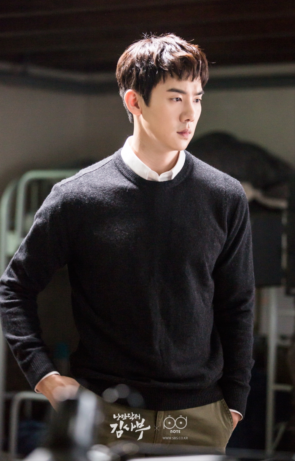 海报剧照剧情:  从《浪漫医生金师傅》首播表现来看,大有打破常规韩剧