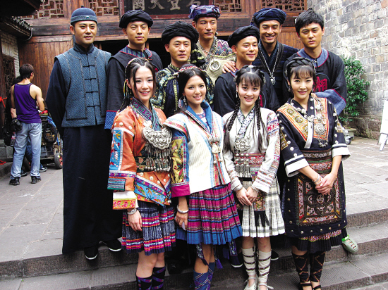 海报剧照剧情:上个世纪初,清朝末年,孙中山所领导的辛亥革命运动在