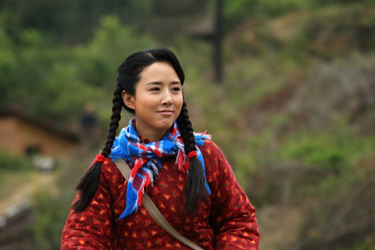 0分剧情:电视剧《油菜花香》根据周亚鹰报告文学《二姐》改编,以上个