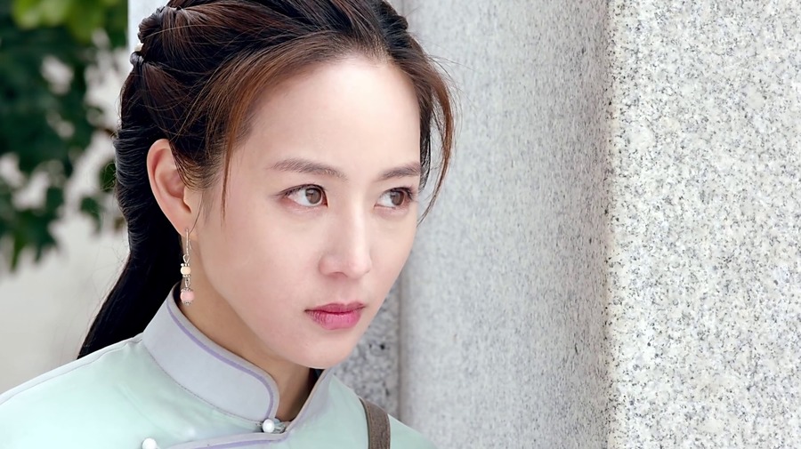 海报剧照剧情:玉儿2岁时家中巨变,被义父吴啸天收养,教授其医术.