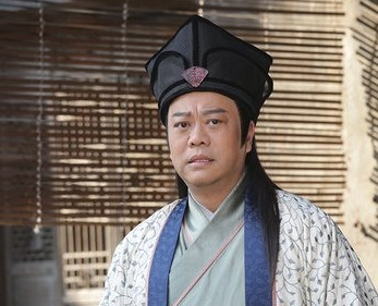 万绮雯表示欧阳震华无时无刻都在搞笑,和他拍戏时忍笑忍得非常辛苦.