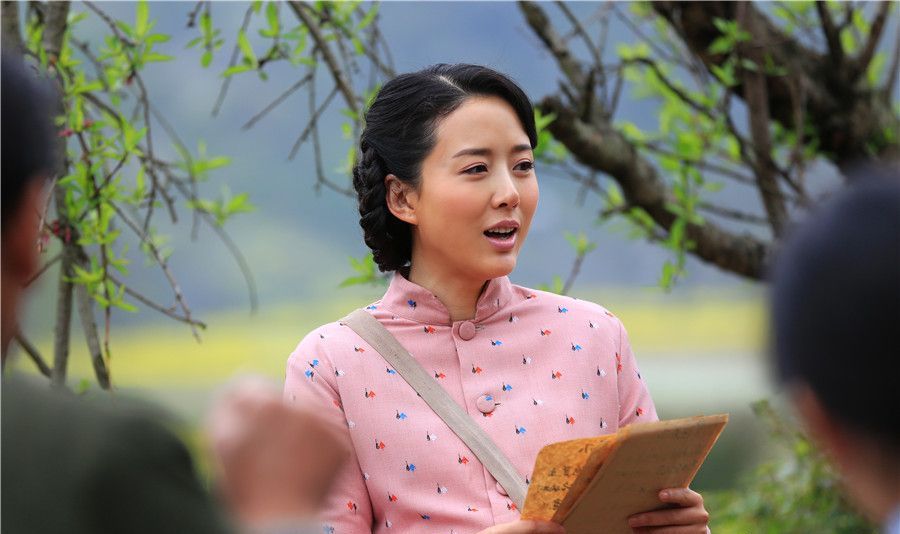 0分剧情:电视剧《油菜花香》根据周亚鹰报告文学《二姐》改编,以上个