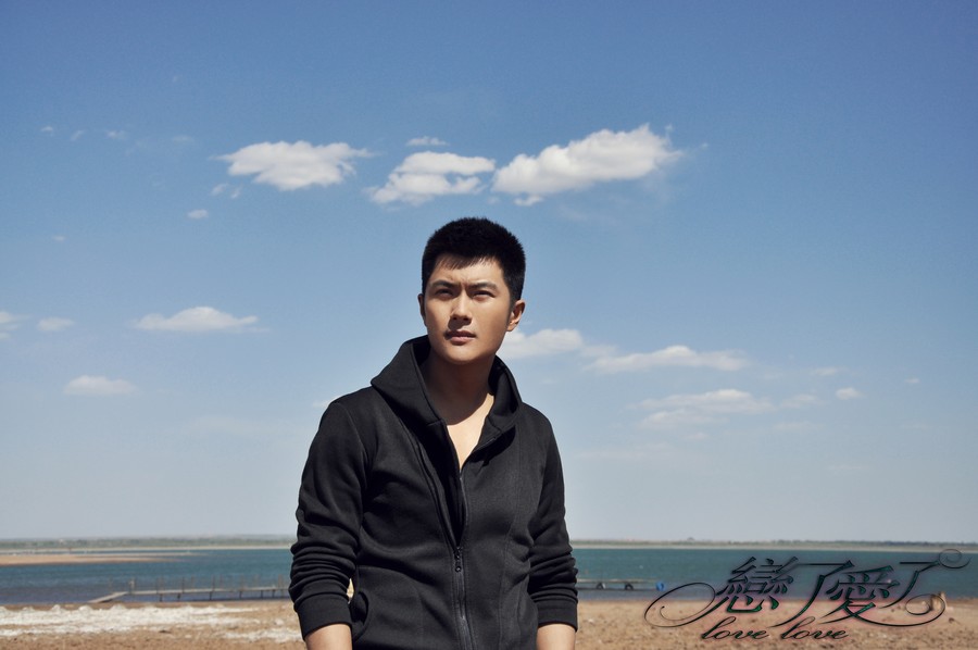 的贵公子萧晨,成功帅气,绅士痴情,与江昊天几乎同时遇到女主角沈美溪