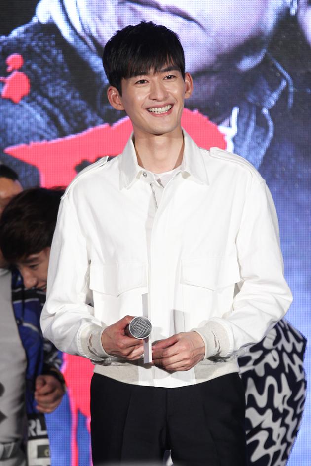 海报剧照剧情:画龙,苏眉,包斩,梁教授四个特立独行的"超级警察"组成了