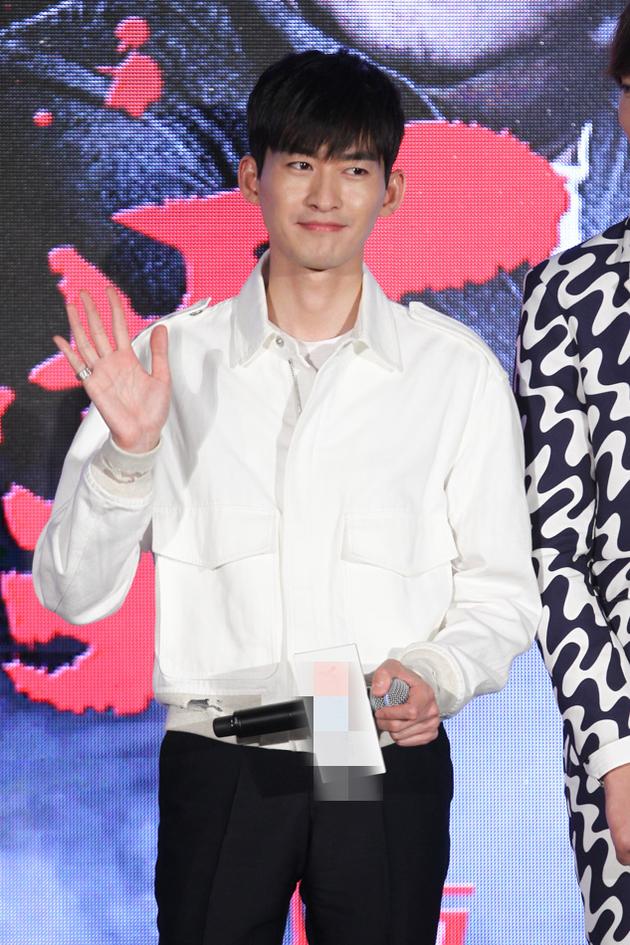 海报剧照剧情:画龙,苏眉,包斩,梁教授四个特立独行的"超级警察"组成了