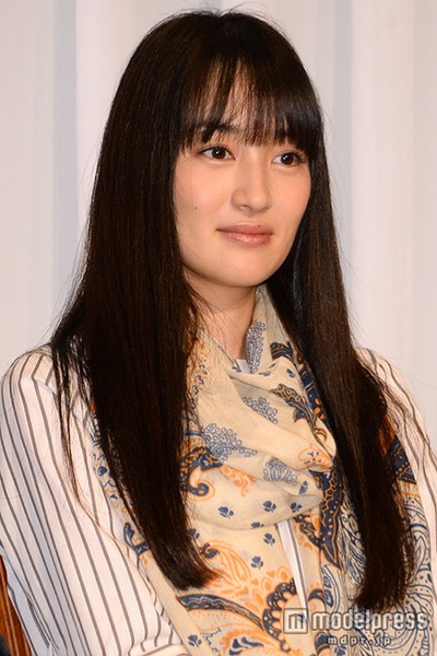 海报剧照剧情:樱庭润子(石原里美 饰)在一家英语教学机构里担任讲师