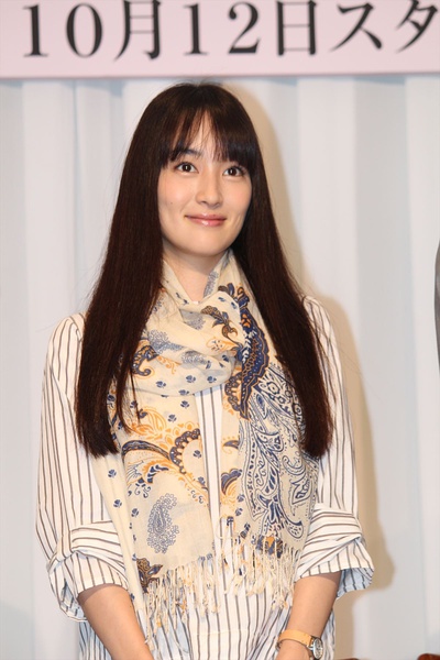 海报剧照剧情:樱庭润子(石原里美 饰)在一家英语教学机构里担任讲师