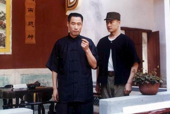 幕后花絮21集电视连续剧《红色娘子军》的导演袁军曾深入海南岛,做了