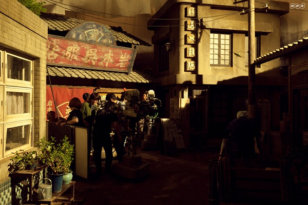 海报剧照剧情:  疲于家事的主妇房子(齐藤由贵饰演)一日驱车偶至长野