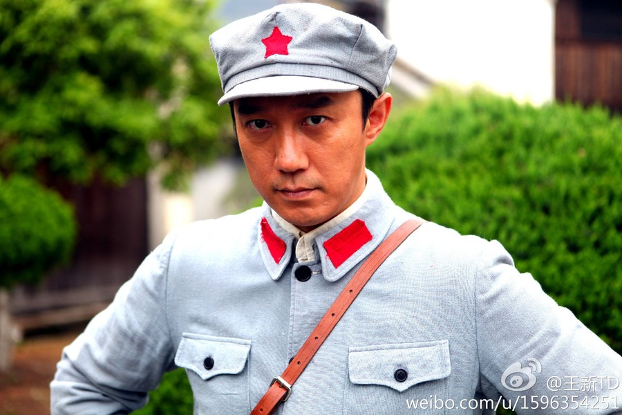 为《映山红》亲自操刀剧本,本片导演黄力加也是《妯娌的三国时代》