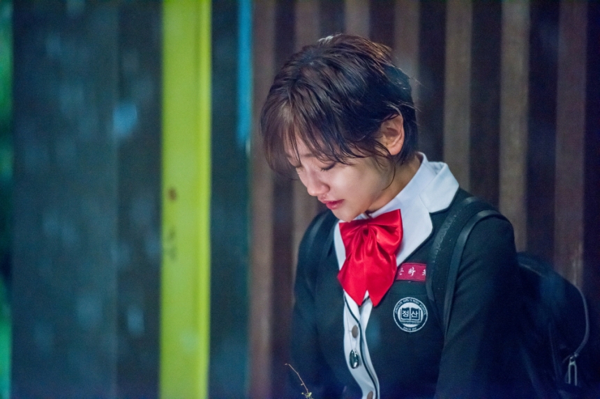 海报剧照主角定妆照剧情:  新浪娱乐讯 韩国电视剧《辛德瑞拉和四位