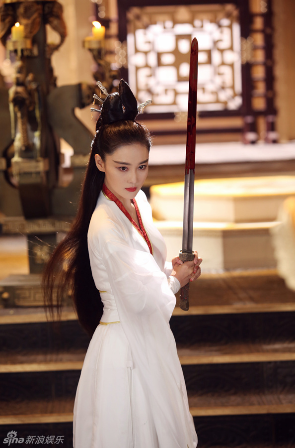 当年神刀门门主白天羽,在边城梅花庵遭人埋伏意外身亡,成为武林一段扑