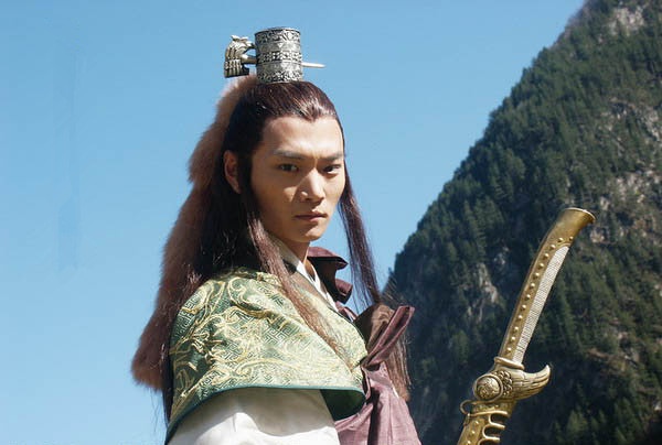 杨过自小父母双亡,被父亲生前结义兄弟,江湖上有名的大侠郭靖夫妻收养