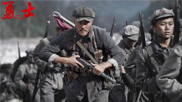 导演宁海强曾经执导《弹道无痕》《中国兄弟连》《歼十出击》《百团