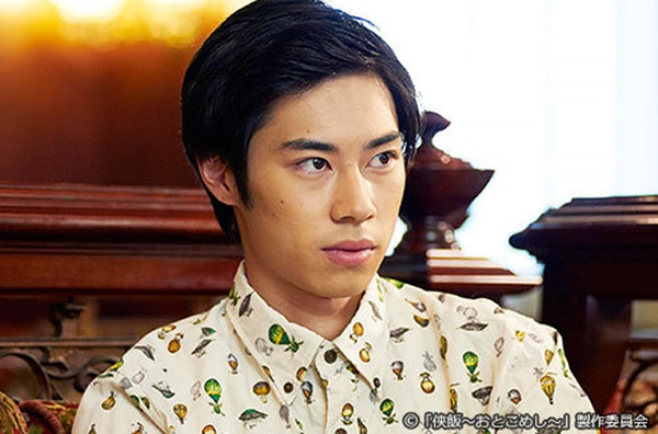 海报剧照剧情:该剧改编自福泽彻三的同名小说,讲述了黑道组长柳刃龙一