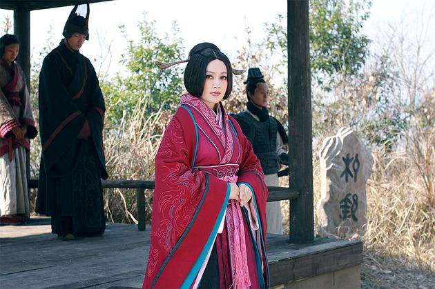 幕后花絮该剧中有真实原型的历史人物达300多个.