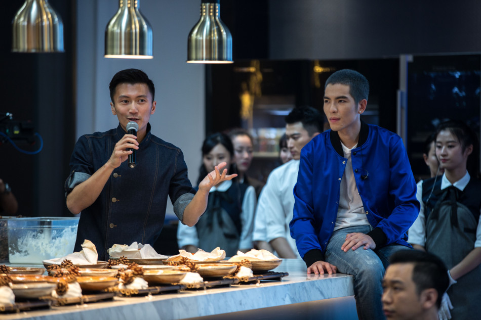 海报剧照剧情:  《十二道锋味》第三季回归,谢霆锋将继续带上众多圈中