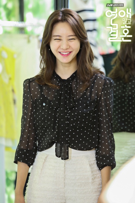 海报剧照剧情:  朱蔷薇(韩可露饰)在某天晚上准备向交往已久的男友