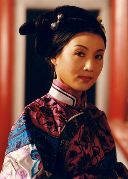 海报剧照剧情:  慈禧太后要修颐和园风光的过她六十岁生日,李鸿章担心