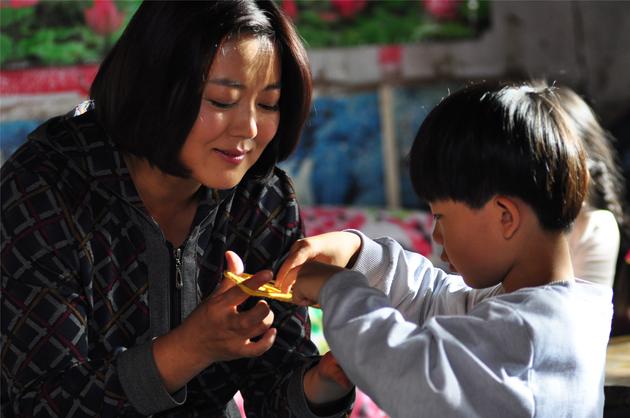 海报剧照剧情:  九九随丈夫大水进城打工,和美的日子即将步入正轨.