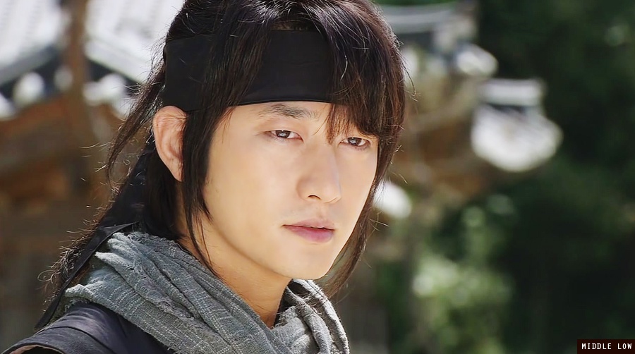 自己的女儿李世姈(文彩媛 饰)和其侄子将帅金宗瑞的儿子金承琉(朴施厚