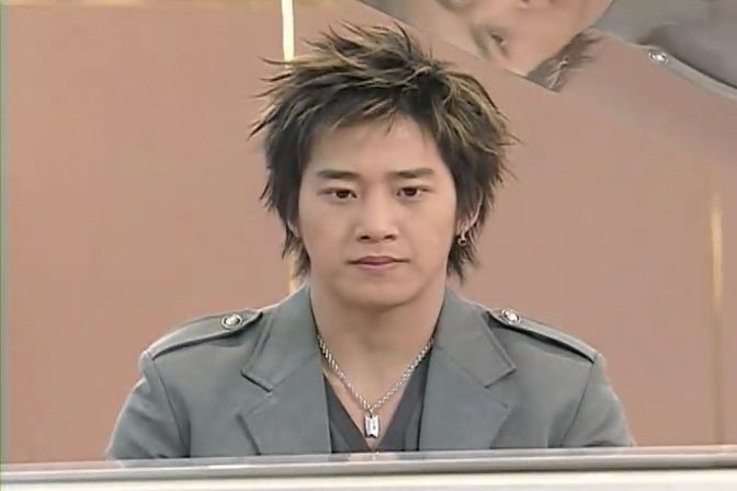 因为一次误飞出围墙的铅球,而认识了韩进宇(连政勋饰演),并进而从坏