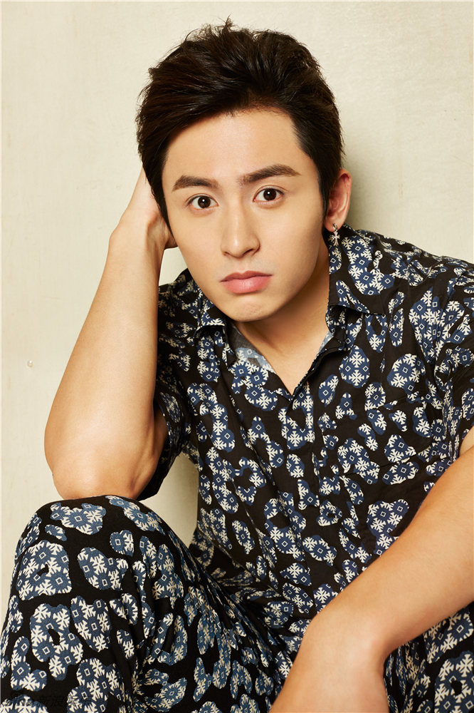 张哲瀚资料页_娱乐资料库_新浪娱乐_新浪网