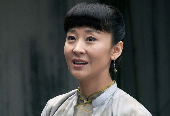 罗龙镇的杨春兰,杨夏荷姐妹无意中被卷入当地大户文家和土匪虎帮的