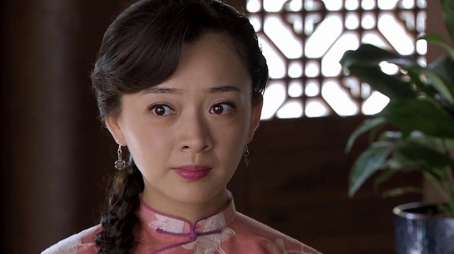 罗龙镇的杨春兰,杨夏荷姐妹无意中被卷入当地大户文家和土匪虎帮的