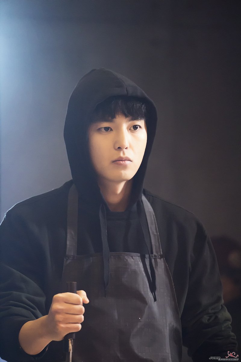 海报剧照主角定妆照剧情:  宣传代理公司silent monster的代表李焕基