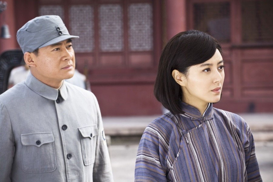 海报剧照剧情:电视剧《战地狮吼》讲述的是一段梨园英豪的抗日史诗