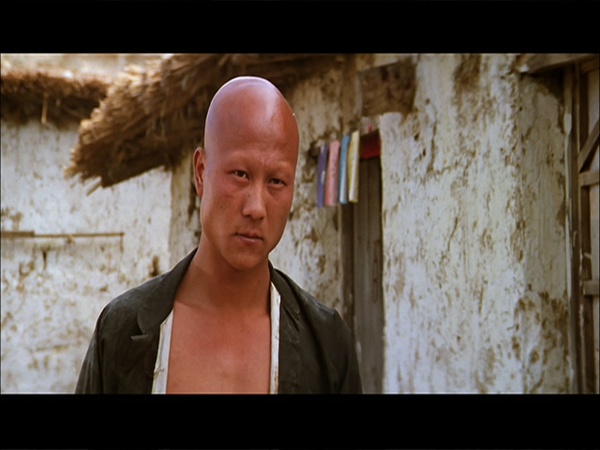 9分剧情:我奶奶19岁那年,曾外祖父把她嫁给了十八里坡有麻疯病的酒厂