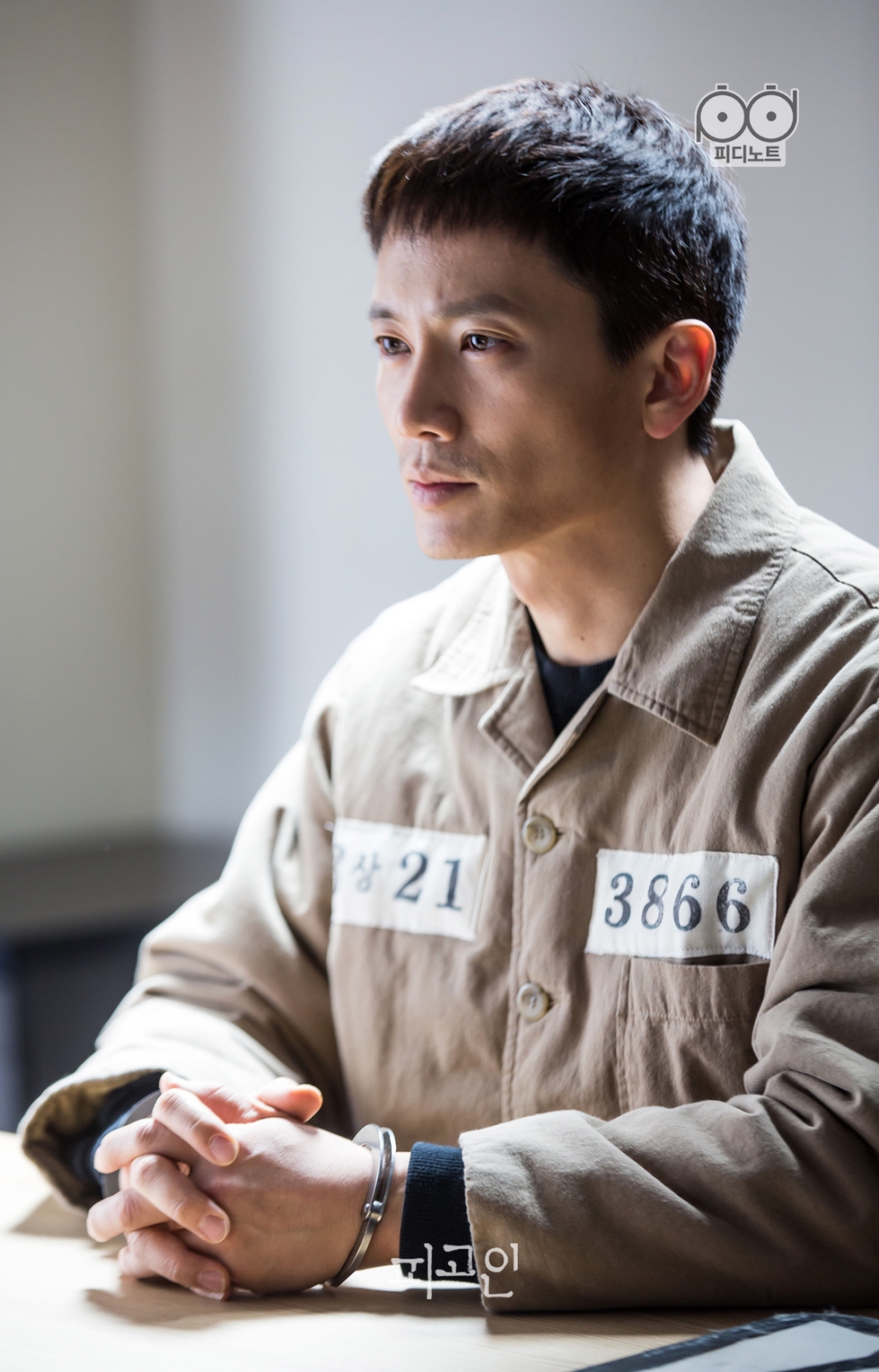 海报剧照剧情:  《被告人》围绕着一个强力检察官成为死囚逃脱罪名的