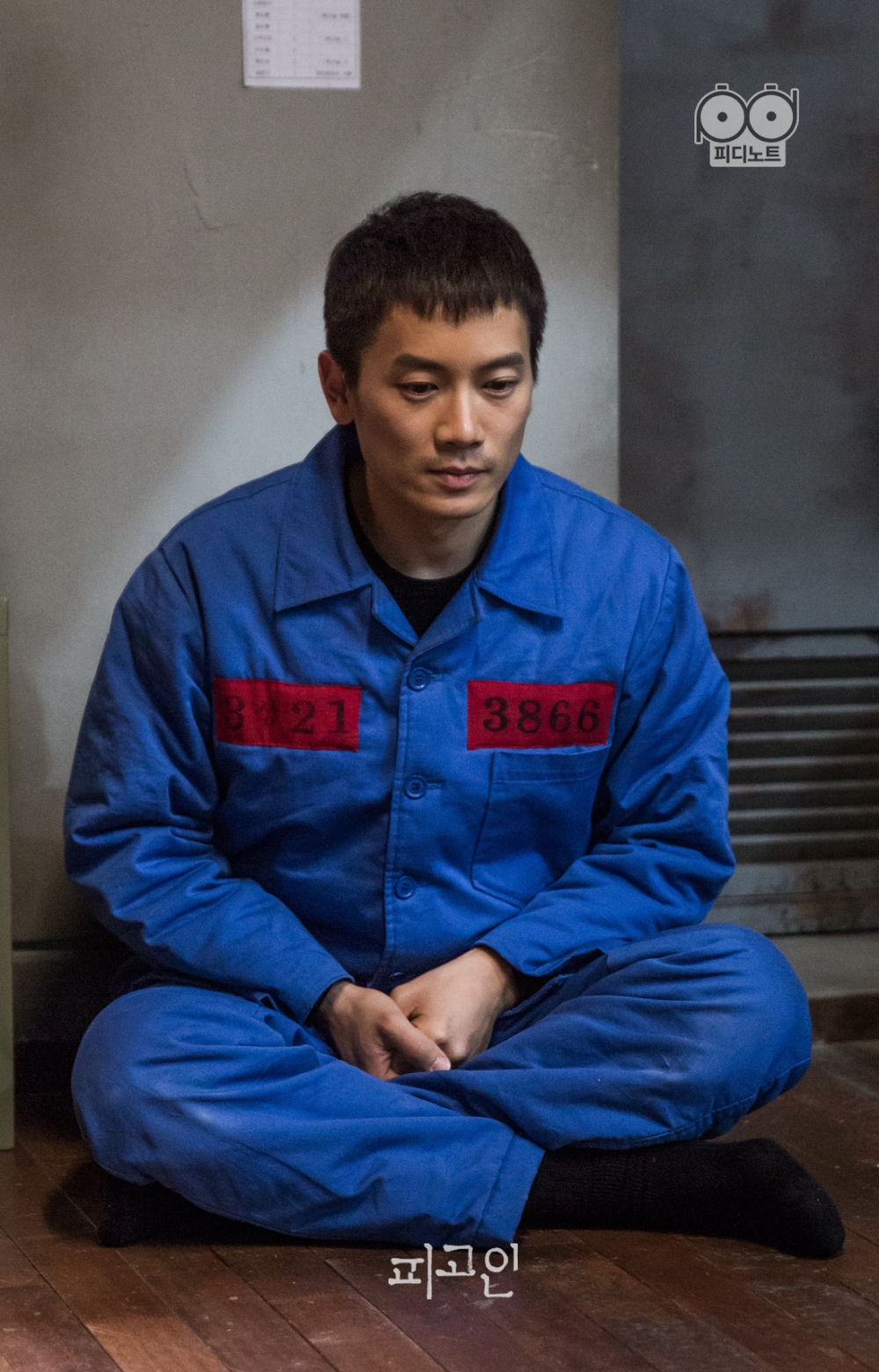 海报剧照剧情:  《被告人》围绕着一个强力检察官成为死囚逃脱罪名的