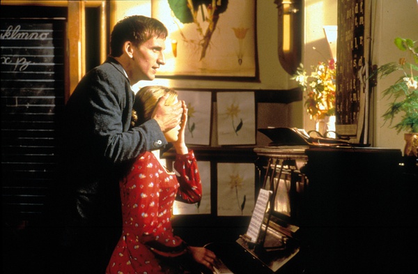 幕后花絮电影《无名的裘德》改编自英国著名小说家托马斯-哈代的同名