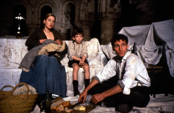 幕后花絮电影《无名的裘德》改编自英国著名小说家托马斯-哈代的同名