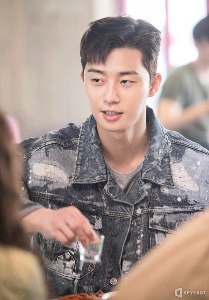 海报剧照剧情:  《三流之路》讲述了没钱没背景,人生毫无炫耀之处的