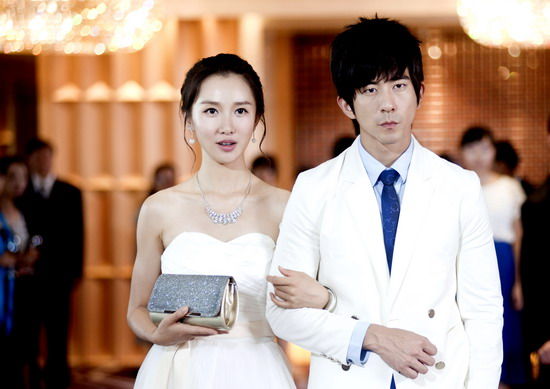 海报剧照剧情:  赵大咪(潘时七饰)生于东北小城,奋斗在北京,日子过得