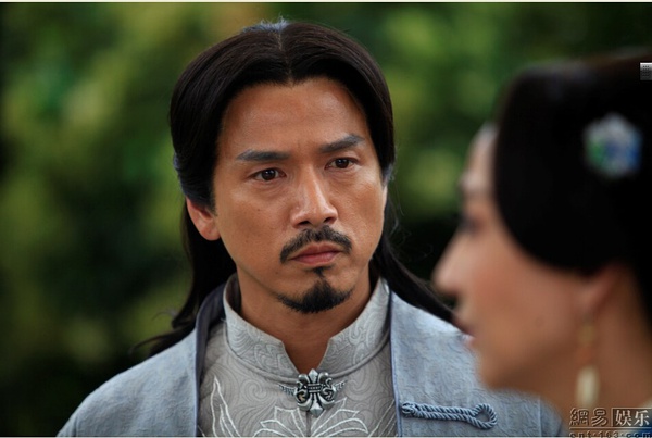 次子石中坚被暗恋石清的梅芳姑杀害后,长子石中玉因为闵柔的过分溺爱