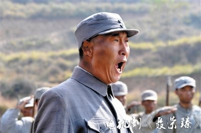 海报剧照剧情:该剧改编自聂荣臻元帅之女聂力撰写的回忆录《山高水长