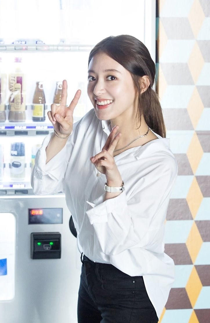 海报剧照剧情:  此剧由《制作人》pd徐秀敏担任企划人,《两天一夜》