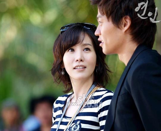 相关视频幕后花絮金廷恩与李瑞镇因演出韩剧《恋人》发展成为真恋人