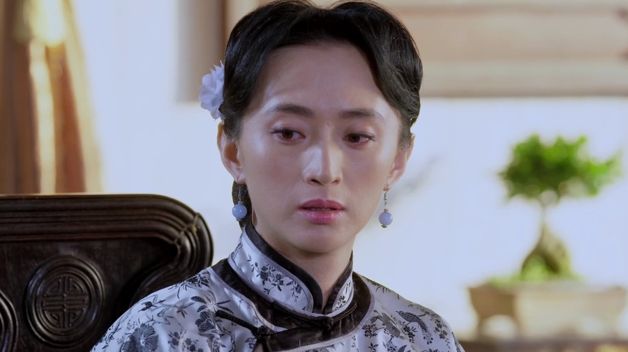 海报剧照剧情:抗战时期晋察冀三省交界处的北方小城,青云刚嫁到丁家堡