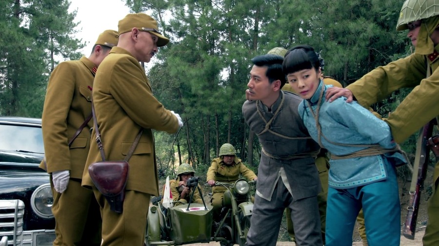 海报剧照剧情:抗战时期晋察冀三省交界处的北方小城,青云刚嫁到丁家堡