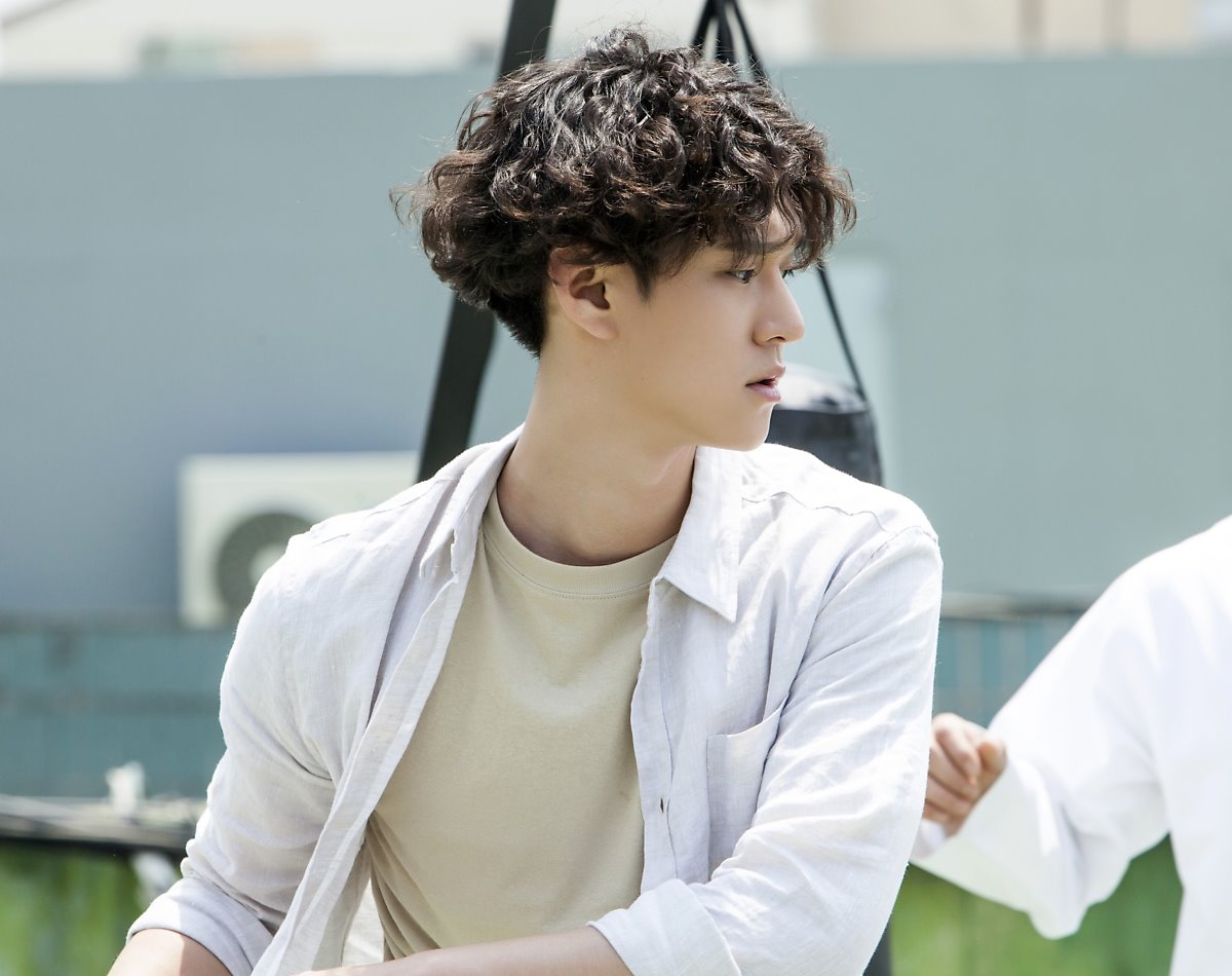 都没有的年轻人凭借勇气和希望最终痛快翻盘的故事,确定由演员高庚杓